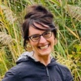 Anne Bischoff Api, Ais