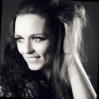 Erika De Jong