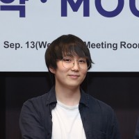 MOONSEONG LEE