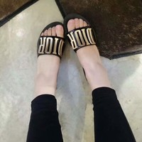严晓青
