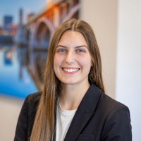 Stephanie Bishop, Eit