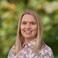 Elaine Burns (Mcipd)