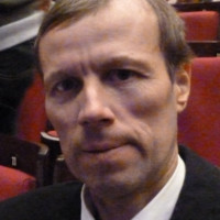 Lars W.