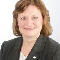 Jane Auer, Ains, Api
