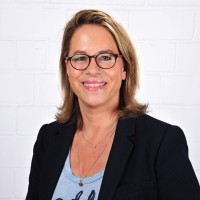 Stefanie Canenbley