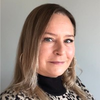 Holly Furtado, Mba