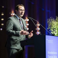 Dr. Alexander Petschulat