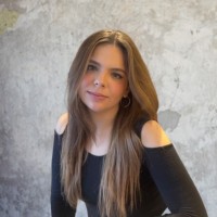 Valeria Flores