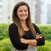 Lizzie Luciani, Mba