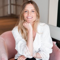 Lara Gabrielle Buckle