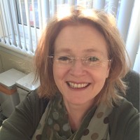 Dr Linda Gibson