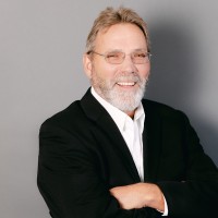 Kenneth Bayne