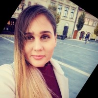 Bettina Tűhegyi