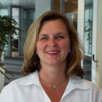 Lotta Boström