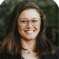 Angela Bender, Ma