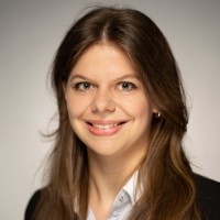 Dr. Nina Benz