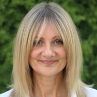 Jo Hart