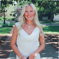 Holly Vilt, Ma