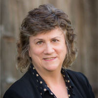 Leslie K Zuck