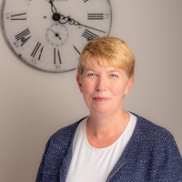 Nichola (Niki) Mark