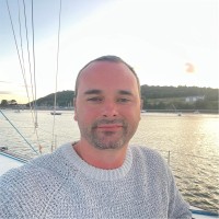 Lee J Cundall