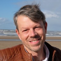 Dr. Daniel Wilhelm - Van Oort
