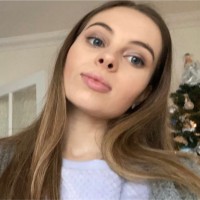 Anna Ralph