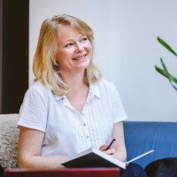 Dr Jo Hartley