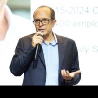 Dr. Frank Naumann