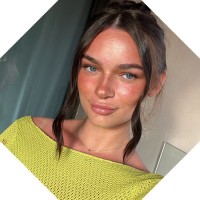 Neve McLean