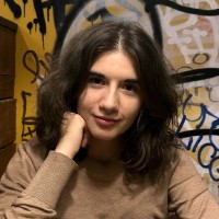 Hannah Van Es