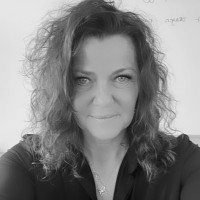 Raymonde van der Bas