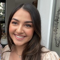 Esra Ak