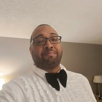 Robert Saldaña