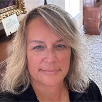 Julie Hendricks