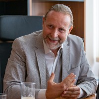 Zoltan Komaromi