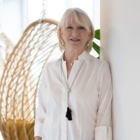 Gloria Mills