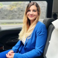 Szilvia Toth