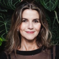 LAURA LAGO