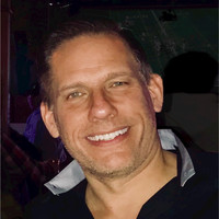 Tom Henciek
