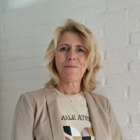 Karin De Breuk