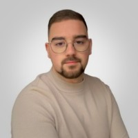 Dylan Raña Pose