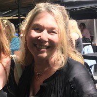 Robyn Curry