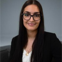 Julie Sakell, Crha