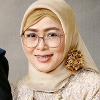 Esti Nurhayati, CA