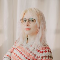 Eszter Csüllög