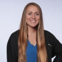 Maeve Harris, Pe