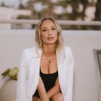 Ella D.