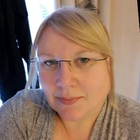 Lesley Holmes