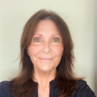 Annie Lyons